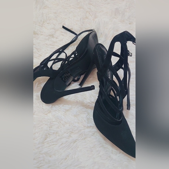 Revamped faux suede, black pumps. 4.5 inches heels. US size 8 - Picture 3 of 3
